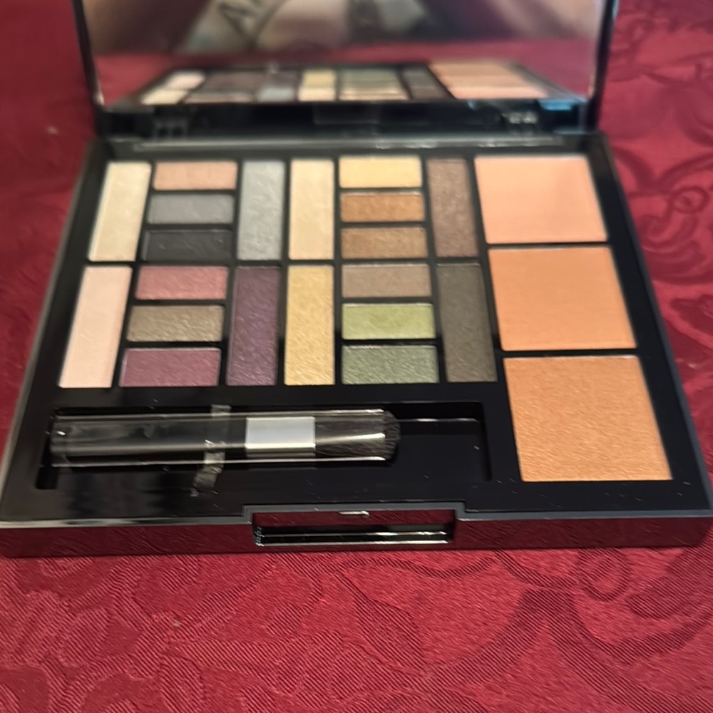 Macy's Elegant Eyeshadow Palette - Black, Gray, Purple, Green, Cream